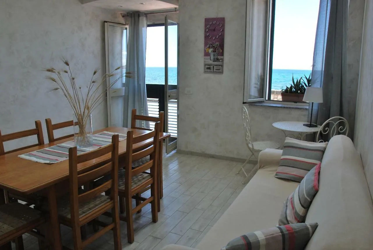 Casa Vacanza Sweet Home Giardini Naxos 0*,  Italia